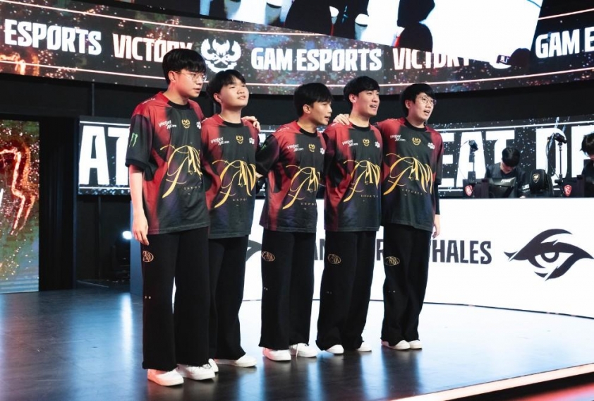Khán giả cổ vũ tại giải đấu Esports