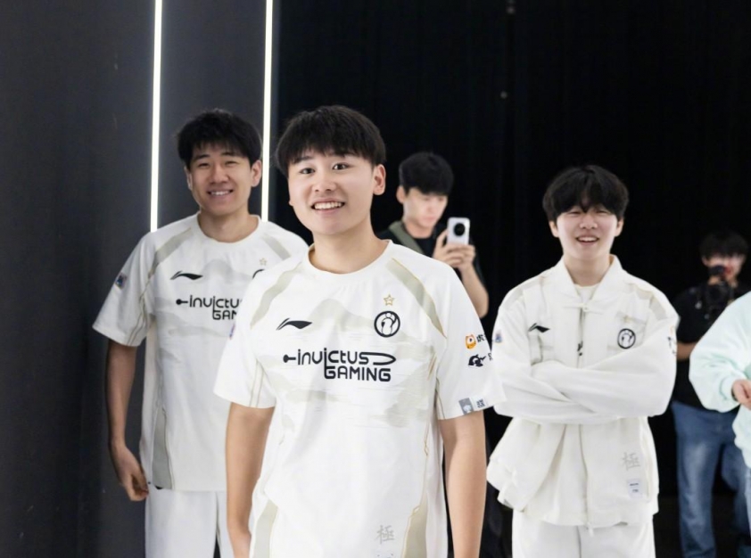 Trận siêu kinh điển LPL giữa IG và TES