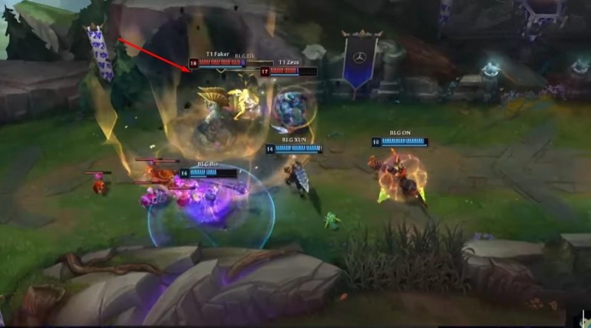 Galio giúp Zeus giải vây đường trên
