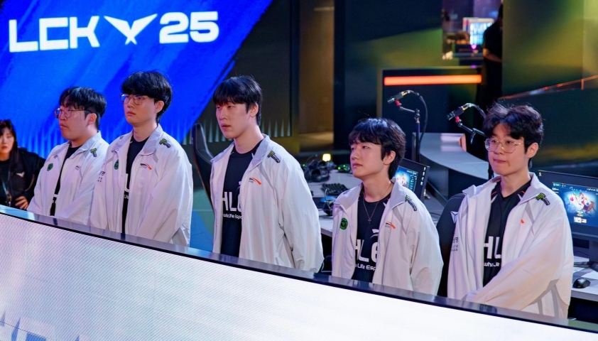 Đội tuyển HLE tập luyện chuẩn bị cho Playoffs