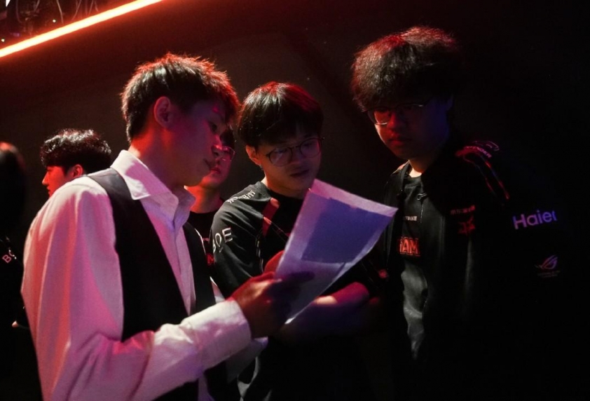 Weibo Gaming đối đầu JD Gaming tại Playoffs LPL