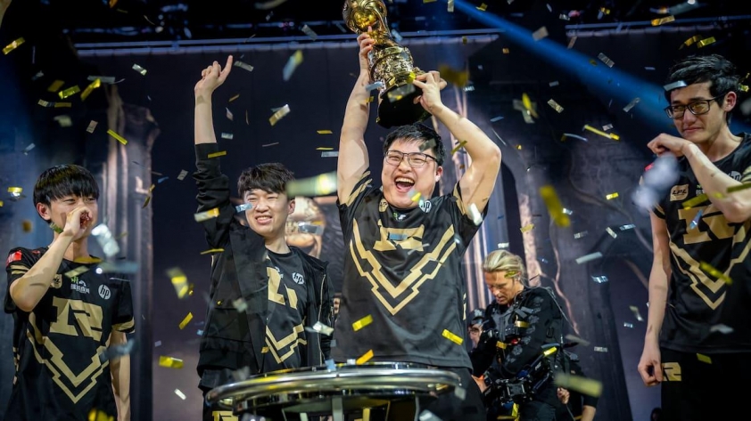 Uzi siêu xạ thủ Liên Minh Huyền Thoại Trung Quốc