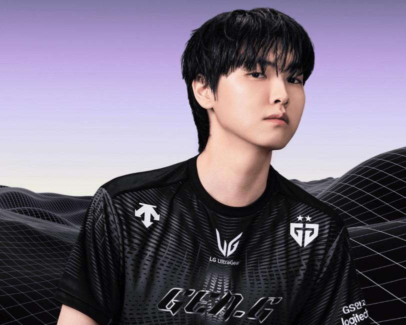 Chovy chia sẻ đầy đau lòng dù nhận giải 'Tuyển thủ xuất sắc nhất năm' Chovy phát biểu tại lễ trao giải