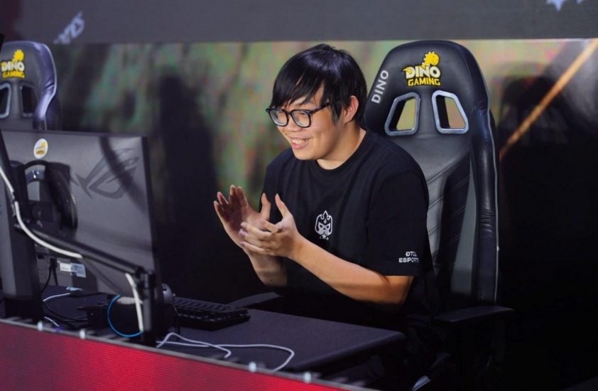 Tiểu sử YBY1 - Golden Boy của DTCL Việt Nam YBY1 chụp hình cùng đồng đội