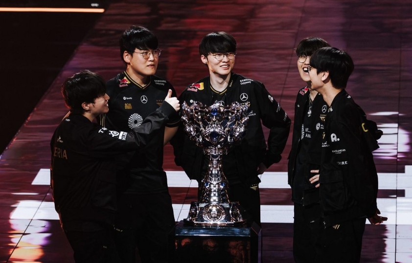 T1 đại thắng League Awards Mùa 2 nhờ chức vô địch CKTG 2025 750216 Khoảnh khắc nâng cao khiên vô địch lần thứ ba của T1