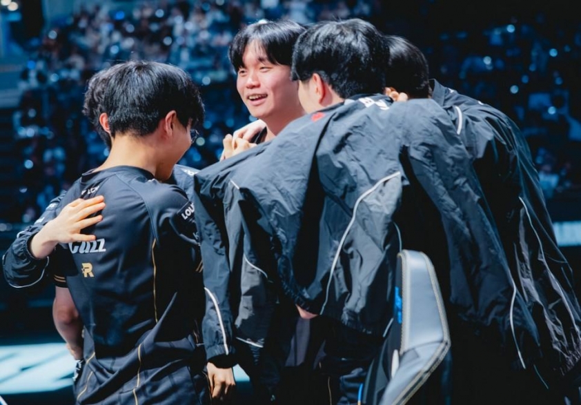 HLV Score phát biểu trong buổi họp báo