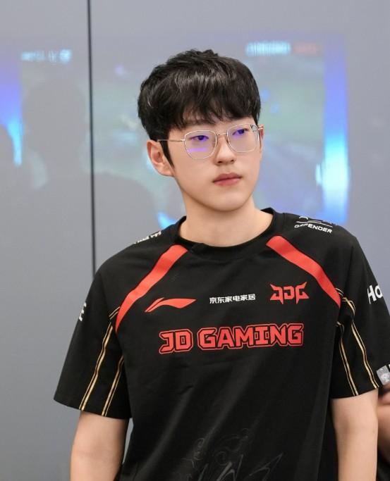 Scout - cựu vương CKTG 2021 Scout trong màu áo thi đấu