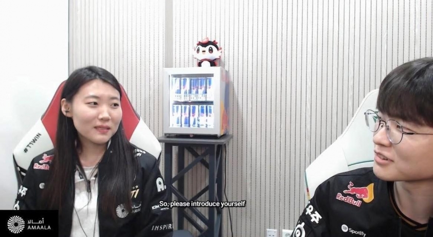 Pha phản đòn sắc bén của Faker trong livestream Fan nữ T1 bối rối trước câu trả lời của Faker