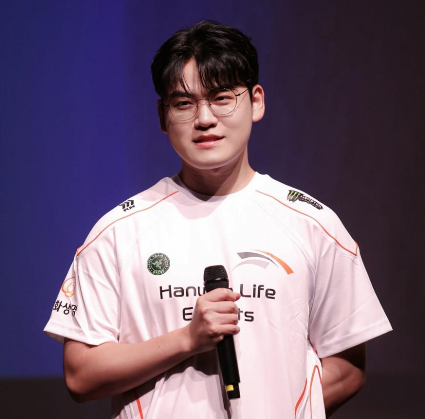 Đội hình thi đấu của HLE và T1