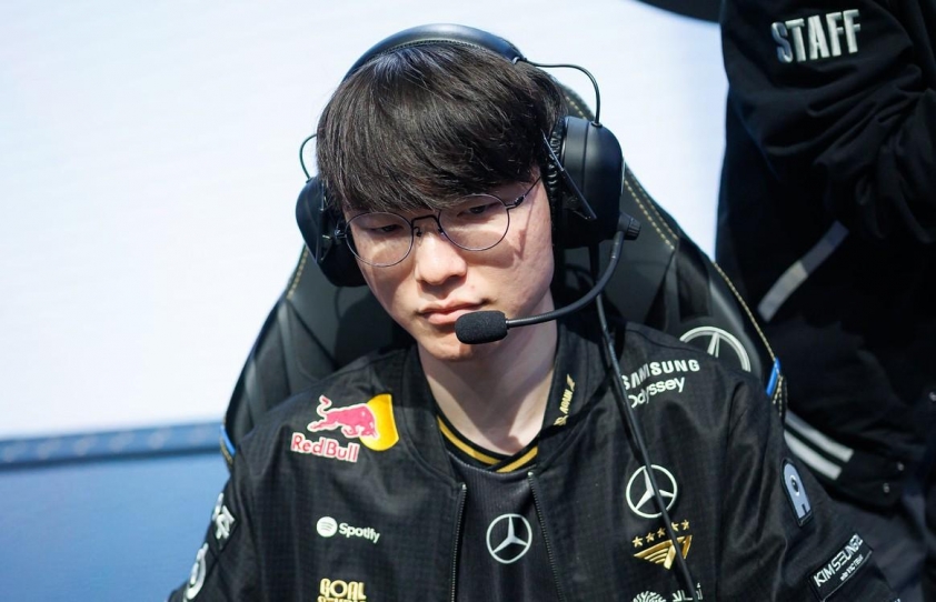 Stream tường thuật bằng MS Paint với bảng đấu thô sơ